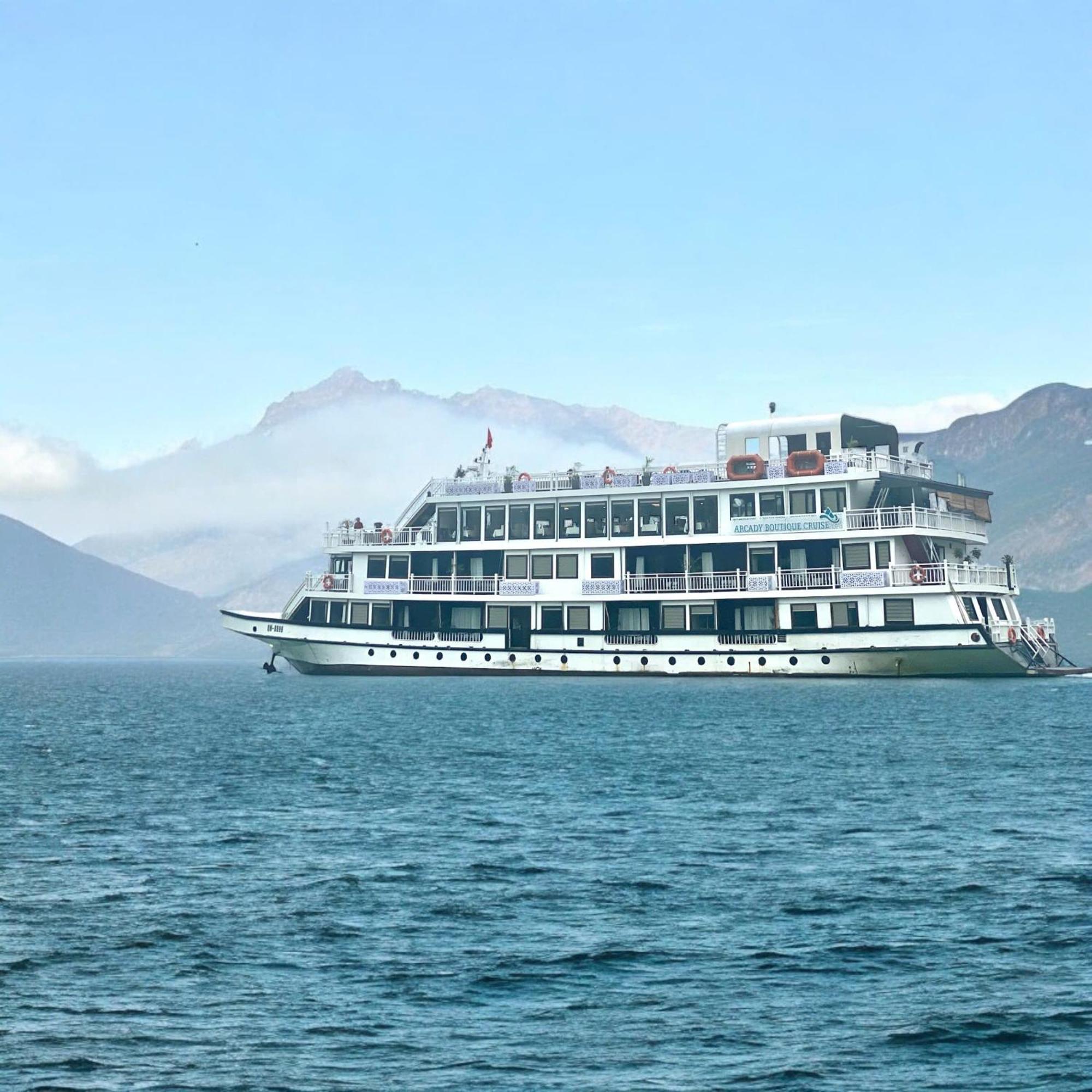 Arcady Boutique Cruise Hotel Ha Long Exterior foto